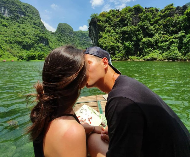 Trong thời gian rảnh, Filip thường xuyên cùng Aneta đi du lịch, trong đó có chuyến về Việt Nam hồi năm 2019. Và rồi chuyện gì đến cũng phải đến, nam thủ môn cầu hôn vợ hồi tháng 12/2019. Một năm sau, hai người đón con trai đầu lòng.