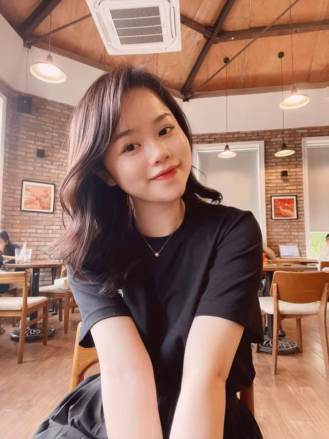 Chi 15 giay khoe body, ban gai cu Quang Hai khien dan mang xuyt xoa-Hinh-7