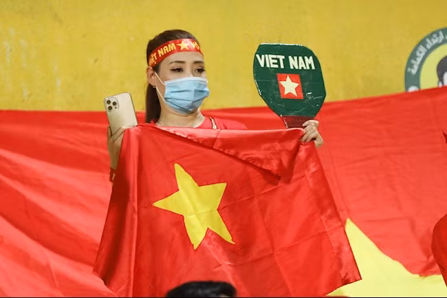 Với nhiều CĐV đây là lần thứ hai họ được chứng kiến đội tuyển Việt Nam thi đấu tại UAE. Lần trước là tại VCK ASIAN Cup 2019, nơi mà đội tuyển Việt Nam đã lọt tới vòng tứ kết và chỉ chịu thua đội tuyển Nhật Bản.