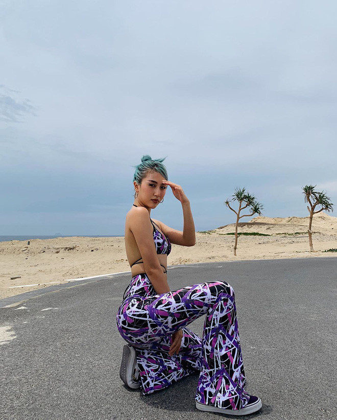 Mỗi dòng trạng thái, đính kèm bức ảnh Quỳnh Anh Shyn mới đăng cách đây ít giờ cũng không phải ngoại lệ.