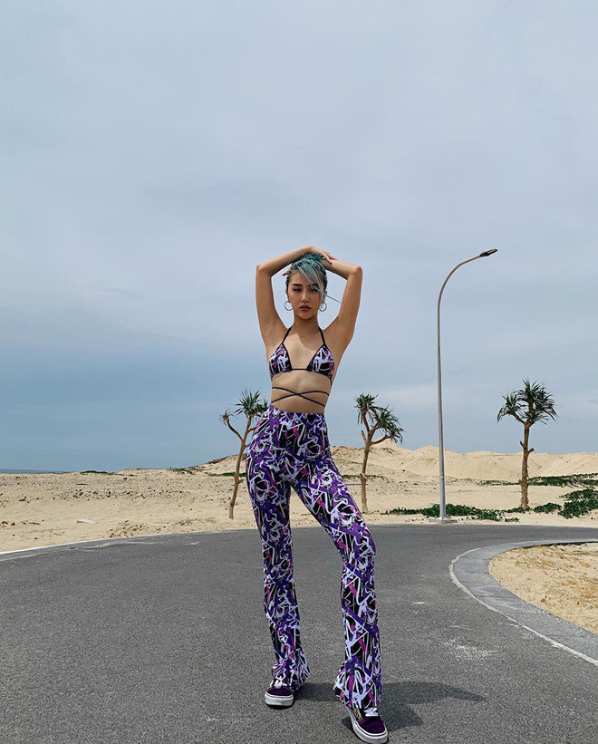 Cụ thể thì Quỳnh Anh Shyn vừa update nguyên một album ảnh khoe dáng trên Instagram.