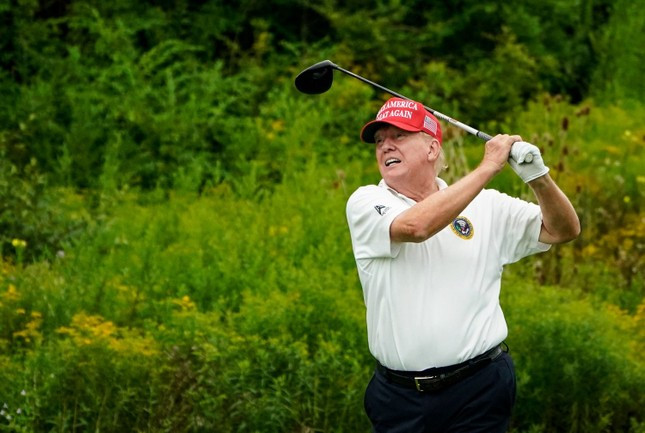 Golf chính là một phần không thể thiếu trong cuộc sống của ông Donald Trump. Trong nhiệm kỳ Tổng thống đầu tiên, ông đã dành hơn 260 ngày tại các sân golf khác nhau.