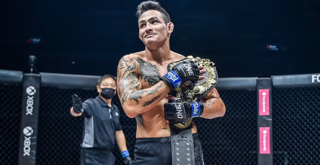 Vo si goc Viet Thanh Le da bai bao doi thu truoc Martin Nguyen?