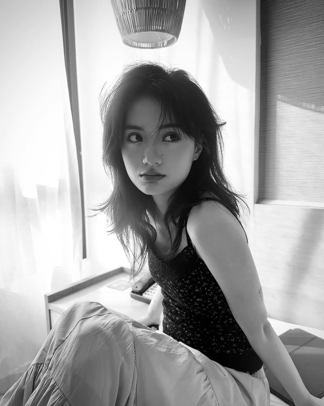 Vũ Thu Phương từng chia sẻ trên truyền thông về mối quan hệ với con riêng của chồng: "Tôi chăm sóc Kim Ngọc từ nhỏ, mớm từng thìa cơm cho con ăn thời điểm mới kết hôn cùng ông xã. Do đó, con gái tới tuổi trưởng thành vẫn luôn gần gũi, thường xuyên tâm sự với mẹ chuyện học hành, tình cảm...