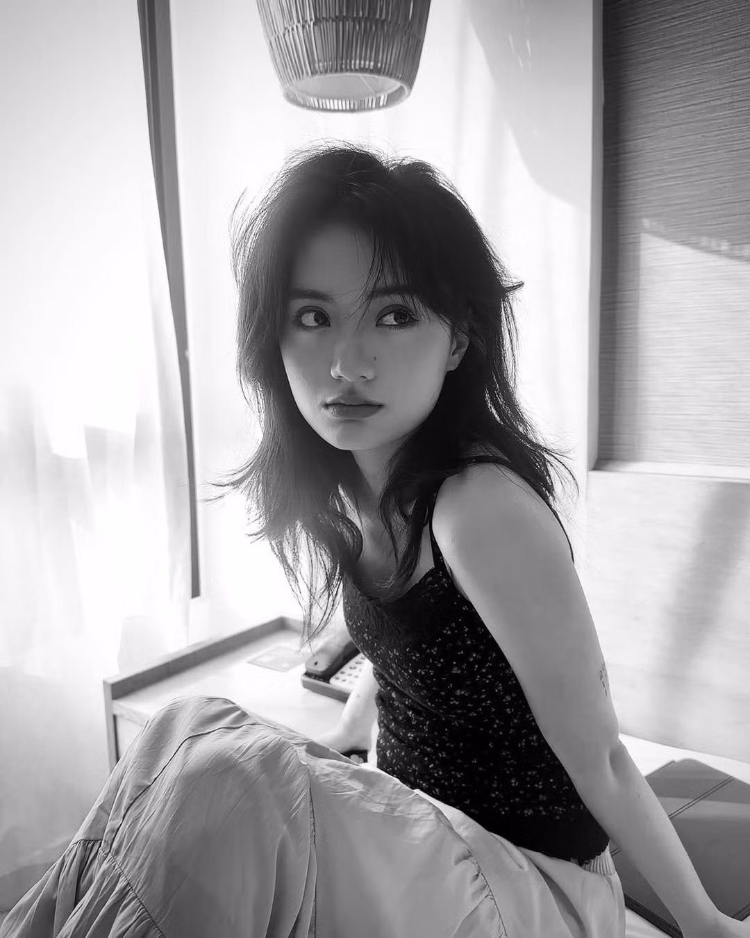 Vũ Thu Phương từng chia sẻ trên truyền thông về mối quan hệ với con riêng của chồng: "Tôi chăm sóc Kim Ngọc từ nhỏ, mớm từng thìa cơm cho con ăn thời điểm mới kết hôn cùng ông xã. Do đó, con gái tới tuổi trưởng thành vẫn luôn gần gũi, thường xuyên tâm sự với mẹ chuyện học hành, tình cảm...