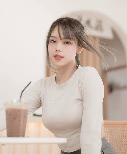 Video của Demiumiu nhanh chóng nhận được sự chú ý của cộng đồng mạng, với hàng ngàn lượt chia sẻ và bình luận.