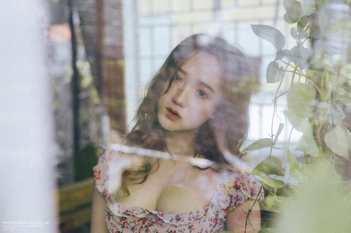 Phạm Châu Hồng Vân là một cái tên không còn quá xa lạ với giới trẻ Việt. Cô nàng từng gây sốt MXH với bức ảnh thẻ hoàn hảo của mình và được gọi là "hot girl ảnh thẻ".