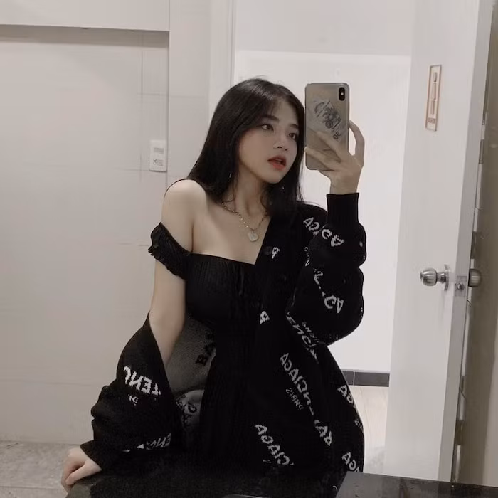 Trên Instagram cá nhân của mình, Ngọc Quỳnh có 455.000 người theo dõi. Đây chính là ”gương mặt vàng” của làng thời trang Sài Gòn, khi cô nàng được rất nhiều thương hiệu thời trang local chọn làm KOL để quảng bá cho sản phẩm.