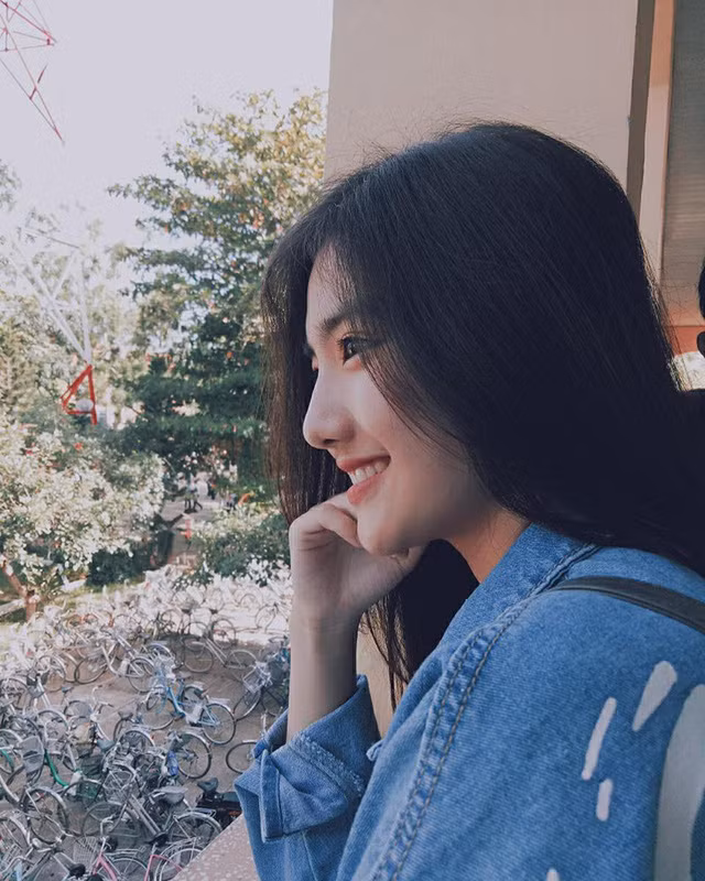 Yêu mến, theo dõi “thánh nữ góc nghiêng” từ lâu nhưng mới đây, nhiều chàng trai đã tiếc ngẩn ngơ khi biết tin Lương Mỹ Kiều kết hôn ở tuổi 20.