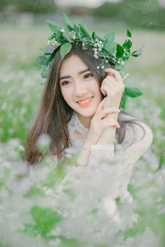 Được mệnh danh là ” thánh nữ góc nghiêng” hay hot girl có “góc nghiêng thần thánh”, ngoại hình xinh đẹp, khuôn mặt đẹp hoàn hảo của Lương Mỹ Kiều đã khiến nhiều dân mạng, khối anh chàng đã phải ấn nút follow đặc biệt để mỗi khi có ảnh của hot girl góc nghiêng này lên sóng là mình sẽ được xem đầu tiên.