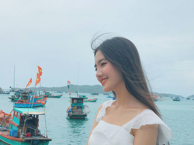 Mỹ Kiều không chọn lựa con đường học đại học như bạn bè đồng trang lứa, cô dũng cảm rẽ ngang để theo đuổi đam mê với nghề trang điểm và làm người mẫu ảnh.