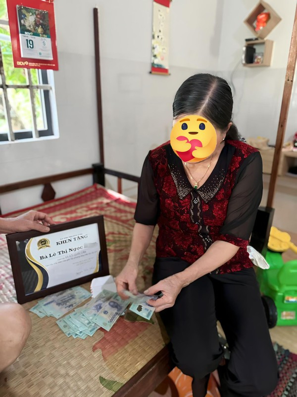 Trong câu chuyện của nàng dâu trên có tiêu đề: “Thưởng Tết cho bà nội” bày tỏ: “Mình lấy chồng cách nhà hơn 1600km và lúc mới cưới chỉ có chồng và gia đình chồng, ngoài ra không quen ai, không có bạn bè người thân nào ở đây cả....