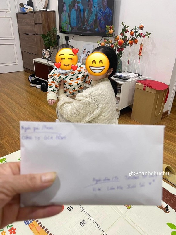 Không thể nói hết sự ngưỡng mộ của chị em khi được "mục kích" câu chuyện đáng "ghen tỵ" từ câu chuyện thưởng Tết cho vợ này.