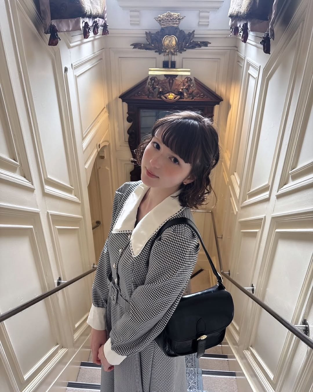 Trong thế giới hơn tám tỷ người, việc tìm thấy một ai đó có khuôn mặt giống mình tưởng như chỉ là chất liệu cho phim ảnh. Thế nhưng trên thực tế, hiện tượng song trùng ngoại hình – hai người không hề có quan hệ huyết thống nhưng lại giống nhau đến khó tin.