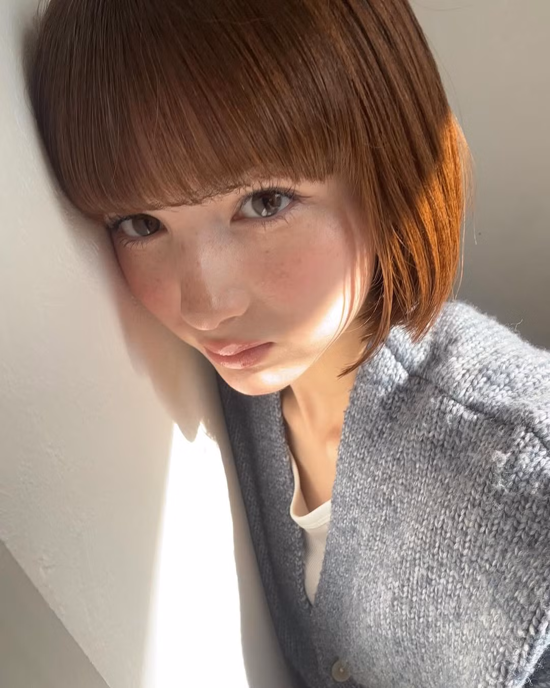 Theo tìm hiểu, Alice Robins kém Xoài Non 8 tuổi và hiện cũng là người mẫu ảnh có tiếng tại Nhật Bản.