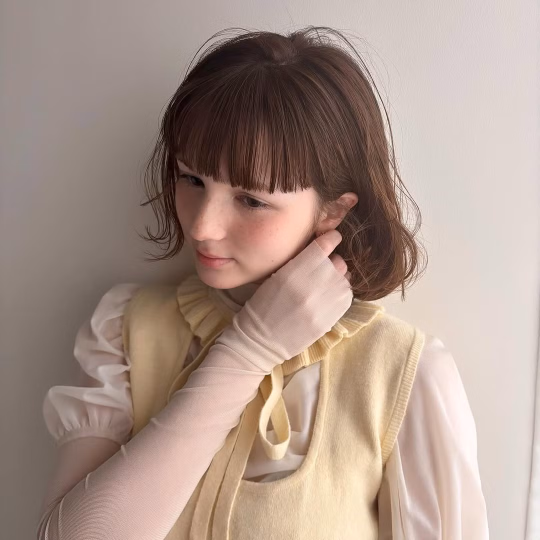 Hiện tượng "song trùng" đang xảy ra ngày càng nhiều, đặc biệt trong thời đại mạng xã hội và xu hướng làm đẹp đại trà và điển hình mới nhất là Xoài Non và Alice Robins.