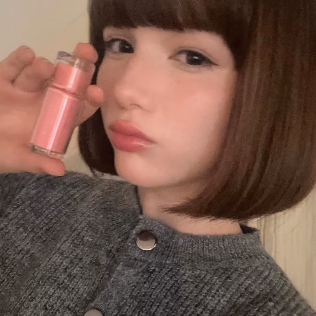 Chỉ cần lướt TikTok hay Facebook, không khó để thấy những video “gặp bản sao của mình”, hoặc các hình ảnh so sánh giữa hai người xa lạ có khuôn mặt giống đến mức khiến người xem giật mình.