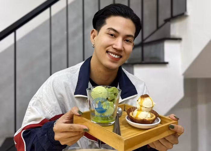 Trước đó, anh từng bị nhiều nhà hàng dán hình "miễn tiếp" trước quán vì các clip review tiêu cực, ảnh hưởng đến công việc kinh doanh của họ.