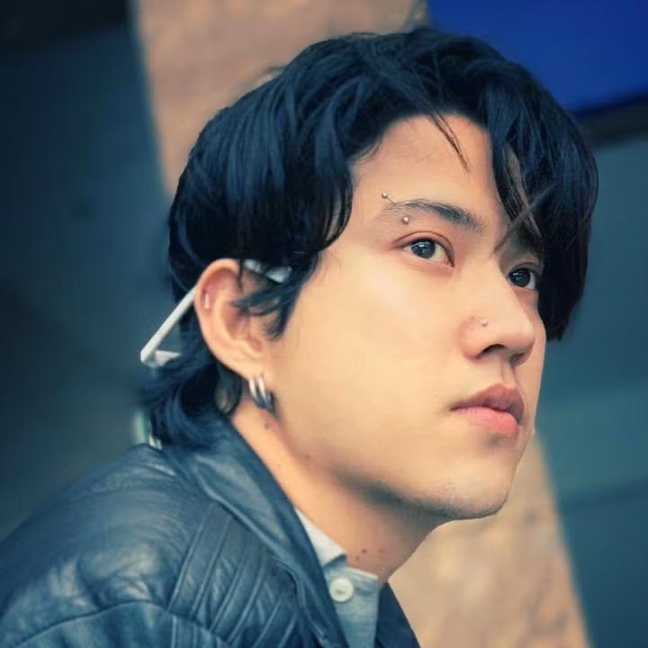 “Đó coi đi, số khổ nó khổ vậy đó, người ta nghèo thì chọn ăn món gì như bào ngư vi cá đồ đó chứ sao chọn ăn phở. Thôi chúc bà vượt qua mùa đông cô đơn lạnh giá, bớt nghèo lại đi nha chứ nghèo hoài không ai giúp mãi được đâu”, thêm phát ngôn gây tranh cãi của người này.