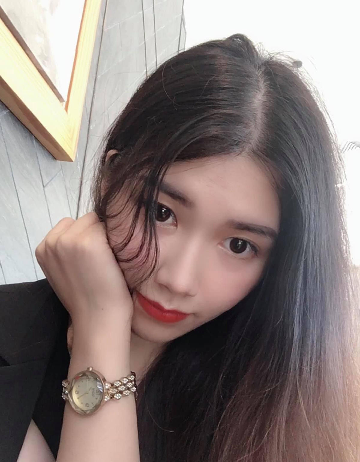 Chia sẻ về sự thay đổi về ngoại hình, Anh Thư cho biết mình không hề phẫu thuật thẩm mỹ mà tự điều chỉnh cũng như chăm sóc bản thân tốt hơn.