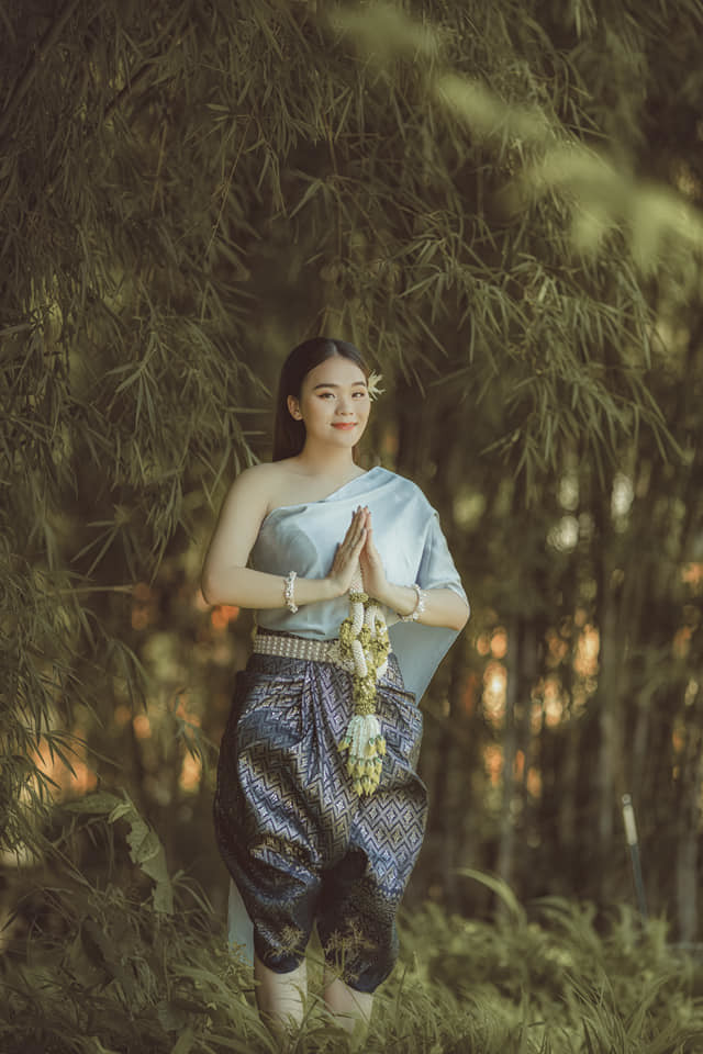 Từ khi lên chức giám đốc nhan sắc "thánh sún" Ngân Thảo ngày càng mặn mà, xinh đẹp hơn.