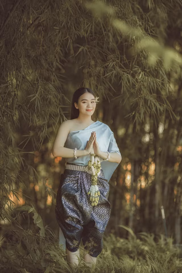 Từ khi lên chức giám đốc nhan sắc "thánh sún" Ngân Thảo ngày càng mặn mà, xinh đẹp hơn.