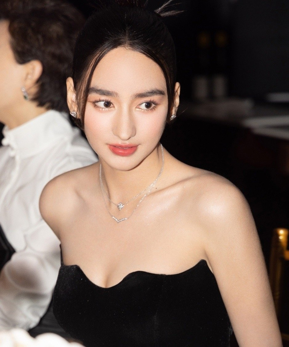 Năm 2019, Lý Uyển Đát sánh vai bên Chân Tử Đan trong Diệp Vấn 4, vai diễn giúp cô được đề cử Diễn viên mới xuất sắc tại Kim Tượng lần thứ 39.