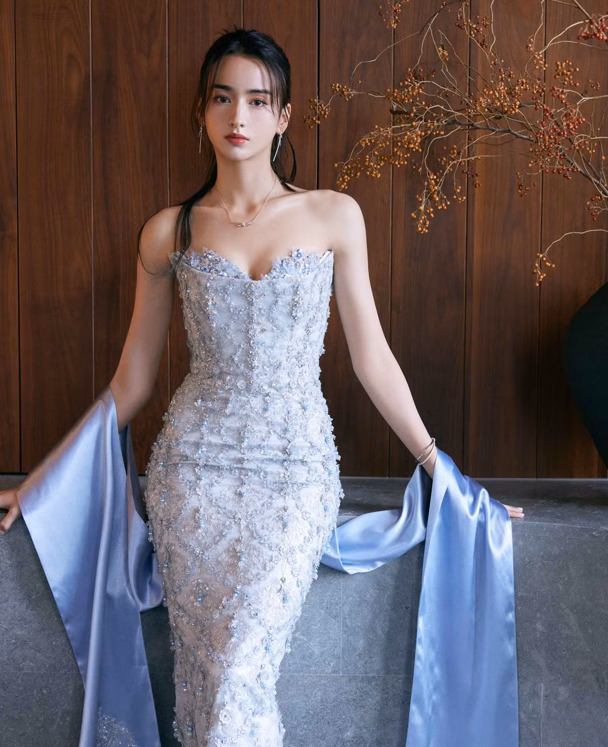 Lý Uyển Đát sinh ra ở Tây Song Bản Nạp - châu tự trị dân tộc Thái ở cực nam tỉnh Vân Nam, Trung Quốc. Mẹ cô là người Trung Quốc, sáng lập Tổ chức bảo vệ đa dạng sinh học Thiên Tử, bố là tiến sĩ sinh thái học người Đức tới Tây Song Bản Nạp nghiên cứu.