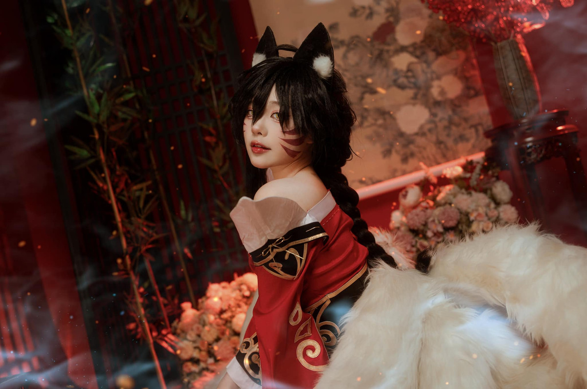 Dưới phần bình luận bộ ảnh cosplay mới của Yoonsul, netizen để lại những lời khen có cánh dành cho sự cống hiến của cựu nữ MC game này.