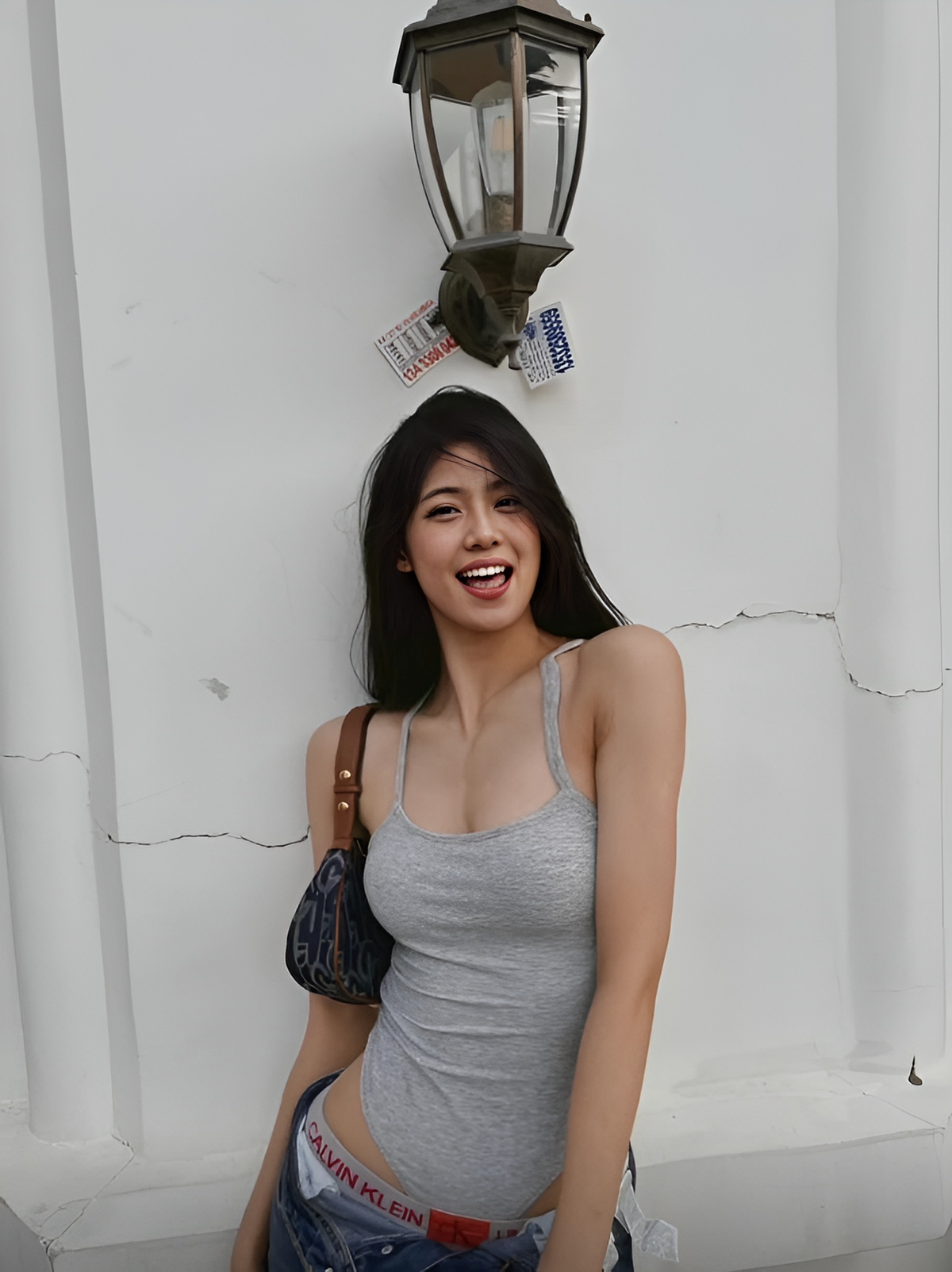 Năm 2023, Zhuo Shi được tiến cử vào Đại học Giáo dục thể chất Bắc Kinh, Trung Quốc. Đây là sự khẳng định rất lớn đối với tài năng của nữ tân binh làng bóng rổ.