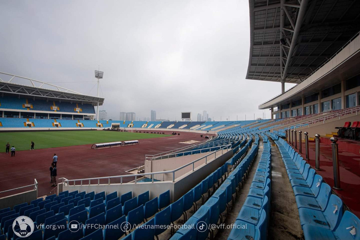 Để trả lời cho câu hỏi trên, sáng 25/3 PV đã có cuộc khảo sát nhanh SVĐ Mỹ Đình. Theo đó BTC trận đấu đã chuẩn bị mọi thứ từ mặt cỏ, khán đài và các phòng chức năng tại SVĐ QG đều đã sẵn sàng.