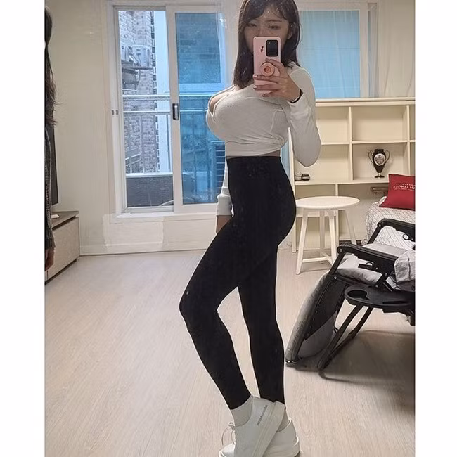 Những anti fan này cho rằng Velvet chỉnh sửa hình ảnh quá đà. Không thể có một thân hình nóng bỏng "phi khoa học" như vậy.