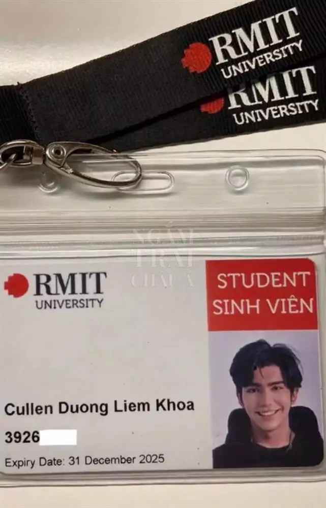 Mới đây, một nam sinh đã rơi vào tầm ngắm của cư dân mạng khi ảnh thẻ sinh viên của cậu được nhiều Fanpage lớn đăng tải.
