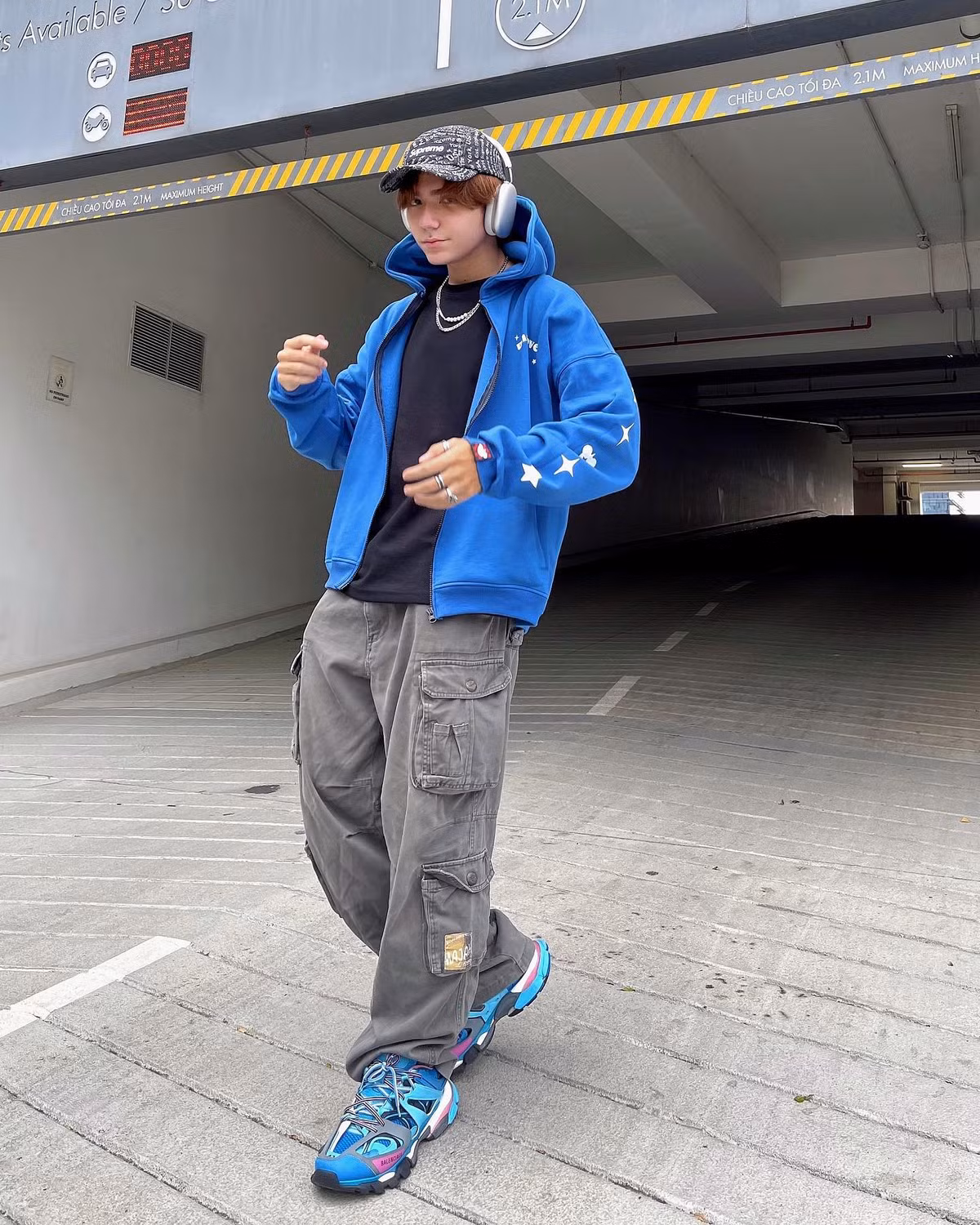 Cullen sinh ra và lớn lên tại Việt Nam và bắt đầu học tiếng Việt khi vào lớp 1. Đến nay, nam sinh có thể nói thông thạo cả 2 thứ tiếng là tiếng Việt và tiếng Anh.