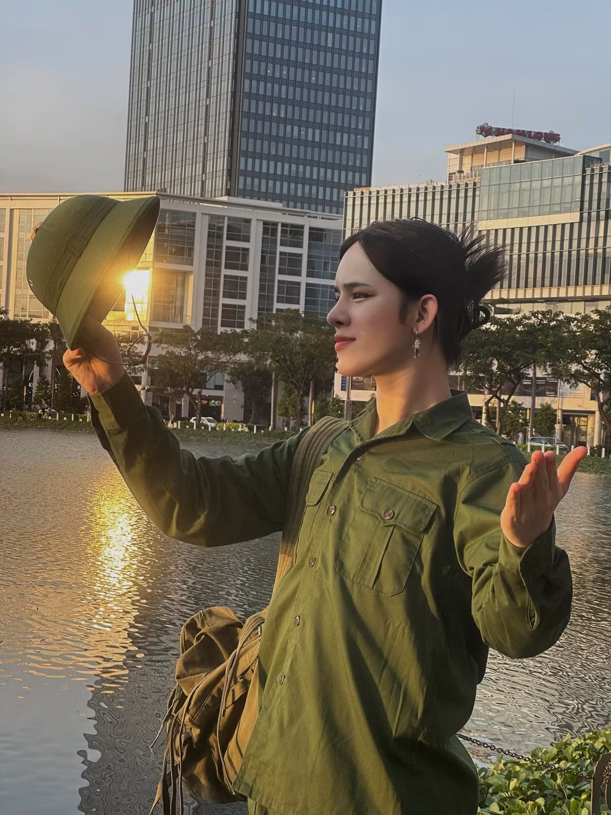 Những bức ảnh của Trần Đức Bo đăng tải và nhận về nhiều lời bình luận từ netizen.