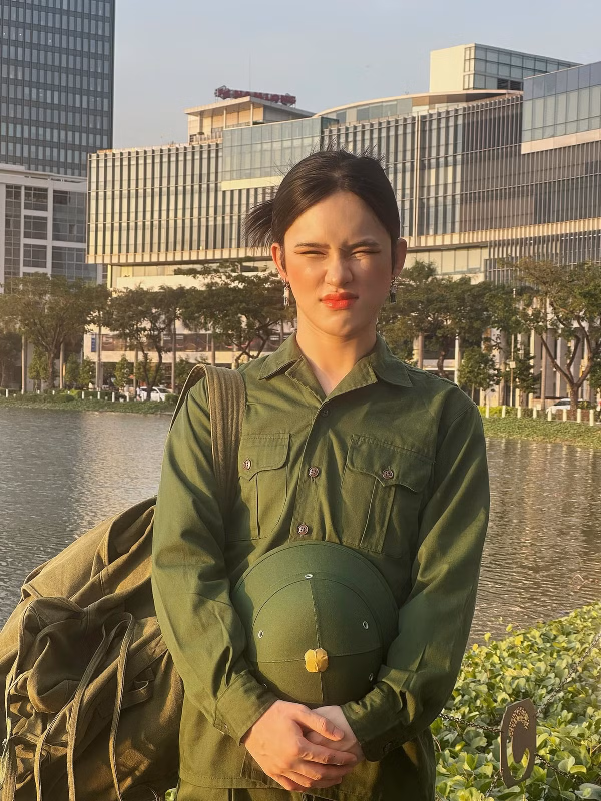 Được biết, trước đó Trân Đước Bo cũng đã thông báo trên trang cá nhân rằng mình đã "rớt" nghĩa vụ quân sự.