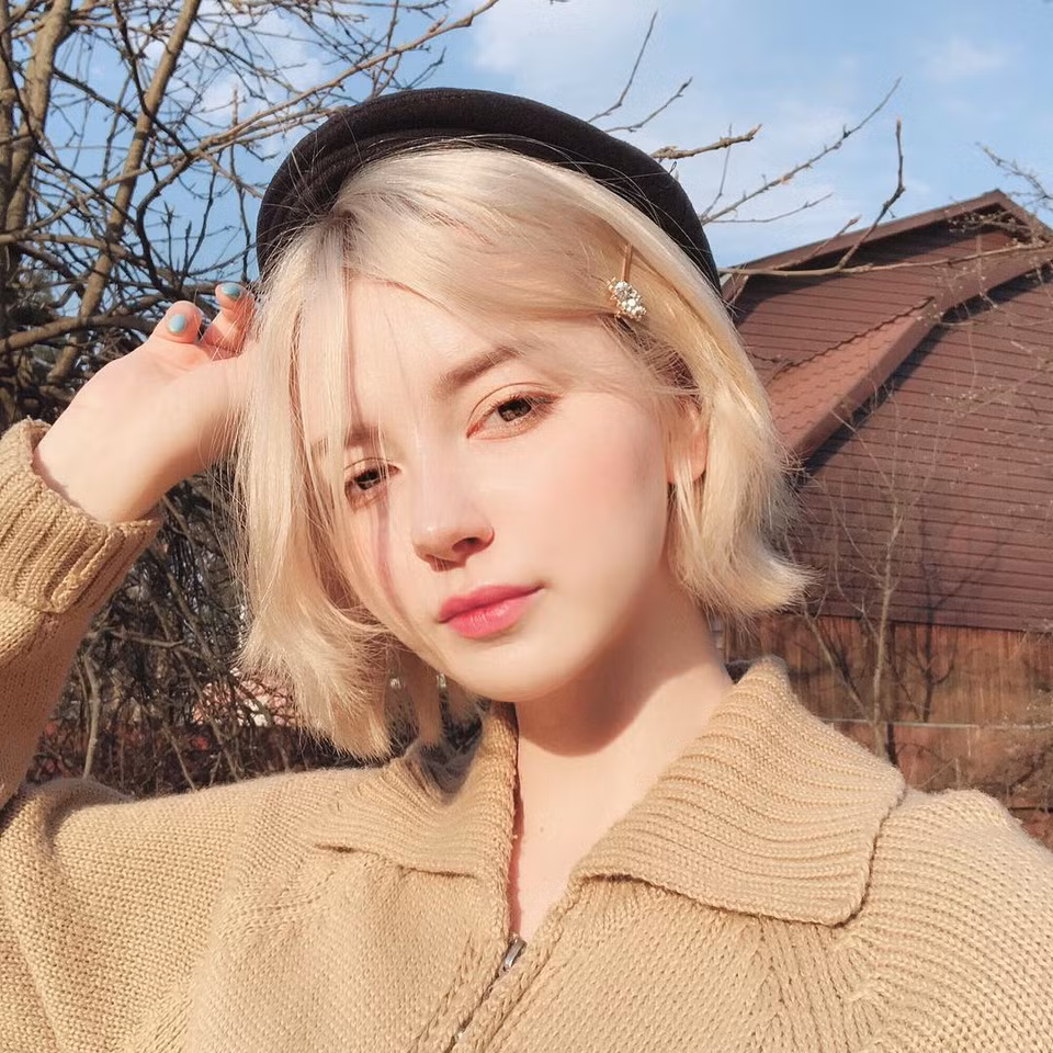 "Mỗi người có một cuộc sống riêng và trả những cái giá nhất định cho nó", Maria viết ở dòng giới thiệu bản thân trên trang cá nhân.