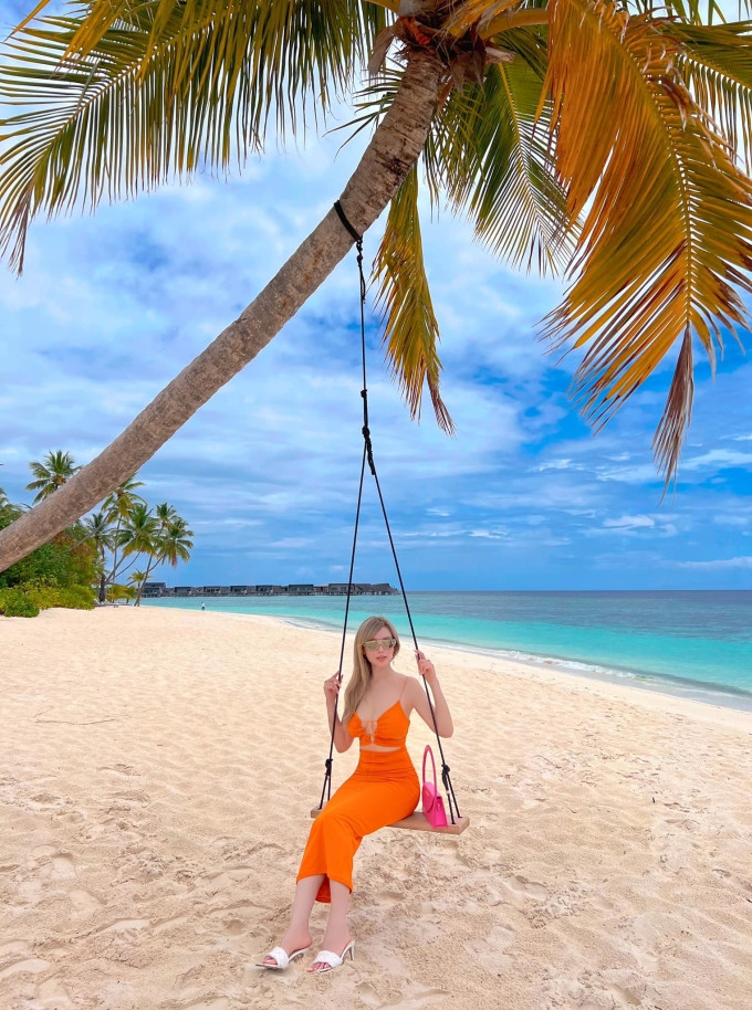 Ngoài việc tận hưởng kì nghỉ tại thiên đường nghỉ dưỡng hàng đầu thế giới, Huyền Baby cũng không quên thực hiện những bức ảnh khoe dáng khiến ai cũng phải khen.