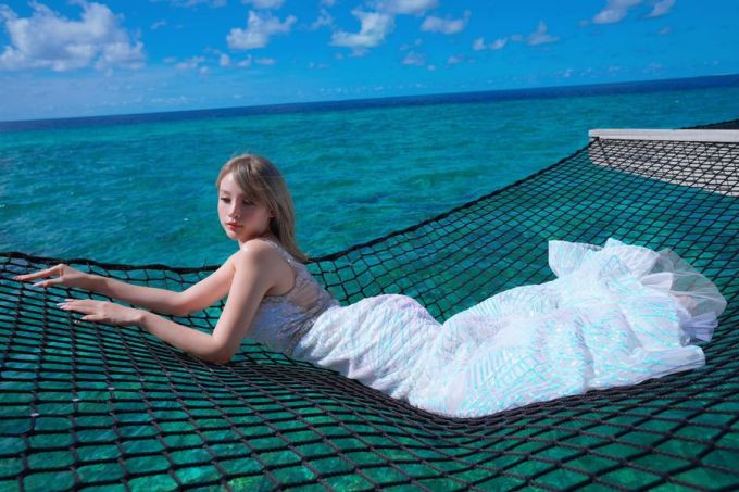  Hot girl Huyền Baby lựa chọn The St. Regis Maldives Vommuli Resort, nằm trên diện tích 9 hecta gồm một khu vườn nhiệt đới tươi tốt, bãi biển cát trắng mịn, bao quanh bởi vùng nước màu xanh ngọc.