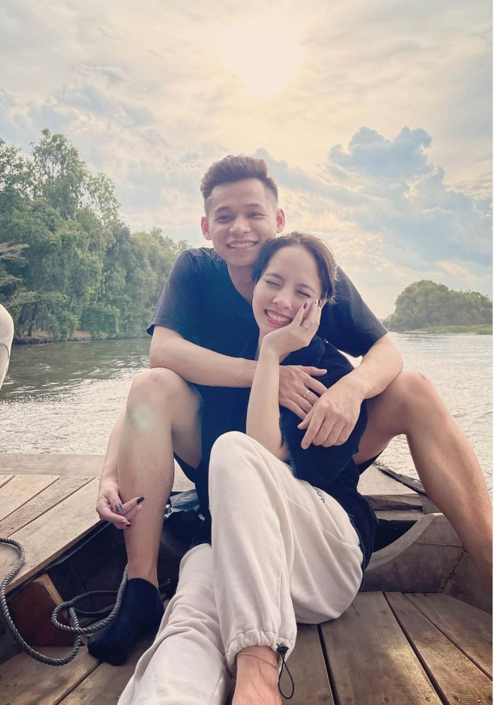 Cụ thể, trong một phân cảnh, khi nghe Trung đội trưởng hỏi: "Các đồng chí ghép đôi đồng chí Thanh Độ và đồng chí nào ạ?". Ngay lập tức, các "chiến sĩ mới" đã đề xuất một cái tên đồng chí nữ.