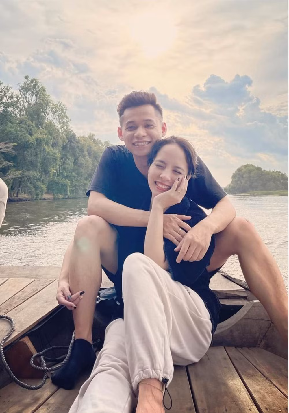 Cụ thể, trong một phân cảnh, khi nghe Trung đội trưởng hỏi: "Các đồng chí ghép đôi đồng chí Thanh Độ và đồng chí nào ạ?". Ngay lập tức, các "chiến sĩ mới" đã đề xuất một cái tên đồng chí nữ.