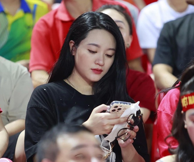 Xuân Mạnh khoe trên trang cá nhân: “Có một nơi để về, đó là nhà. Có những người để yêu thương, đó là gia đình. Tháng mới, mục tiêu mới”.