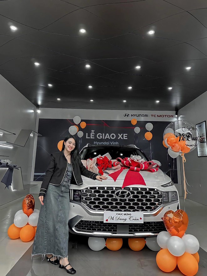 Năm 2021, Xuân Mạnh và Dung Trần làm đám cưới. Cặp đôi liên tiếp chào đón hai người con một gái – một trai. Cuộc sống hôn nhân sung túc, viên mãn.