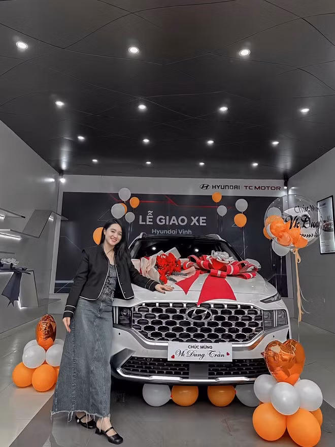 Năm 2021, Xuân Mạnh và Dung Trần làm đám cưới. Cặp đôi liên tiếp chào đón hai người con một gái – một trai. Cuộc sống hôn nhân sung túc, viên mãn.