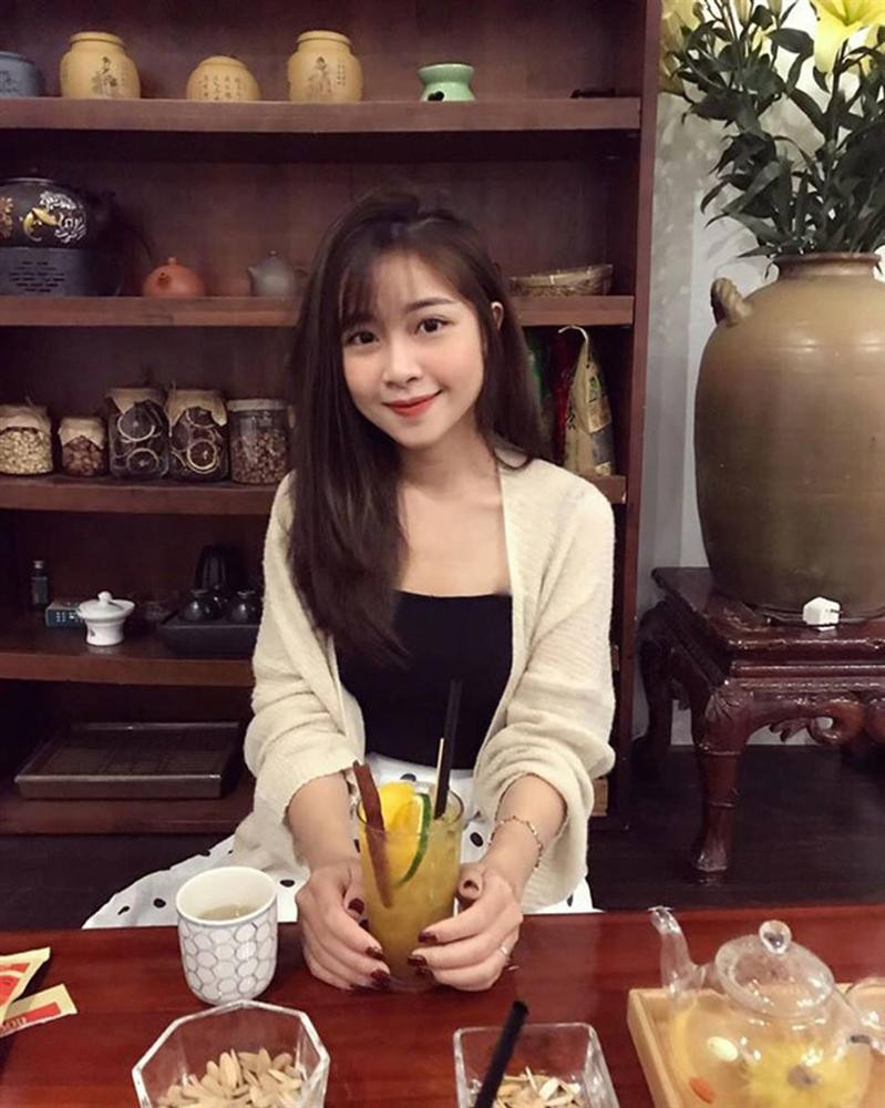 Cô giáo mầm non - Võ Nhật Linh chính là vợ của cầu thủ nhất nhì của đội tuyển Việt Nam là Phan Văn Đức.