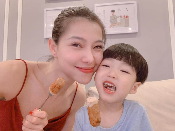 Suốt 4 năm gắn liền với nghi án "giật chồng", đến cuối năm 2019, Lưu Đê Ly quyết định không còn lẩn tránh nữa. Cô quyết định lên tiếng giải thích rõ mọi chuyện: "4 năm vừa qua là một thời gian quá dài để nhẫn nhịn. Và lần này tôi sẽ không để câu chuyện của mình bị bóp méo qua những lời của người ngoài cuộc thêm nữa. Tôi mong những người đủ quan tâm tới tôi, dù vì lí do hay mục đích gì có thể hiểu được và nếu như đồng cảm được với tôi - với tư cách là một người phụ nữ mong được sống bình yên bên những người mà tôi chọn là gia đình".