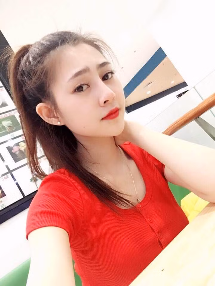 Đến năm 2017, Yến Xôi thông báo kết hôn, rút khỏi hoạt động giải trí để chuyên tâm cho gia đình. Hiện tại, cô đã là bà mẹ hai con.