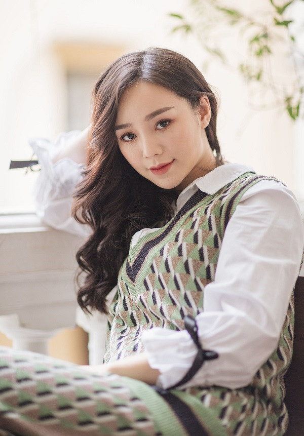 Mới đây nhất, Quỳnh Kool gây ấn tượng với khán giả bằng vai nữ chính trong Hãy Nói Lời Yêu và Đừng Bắt Em Phải Quên. Dù vẫn còn gây nhiều tranh cãi, nhưng nhiều người hâm mộ tin rằng trong tương lai, cô nàng này sẽ là gương mặt nữ chính sáng giá, được các đạo diễn yêu thích.