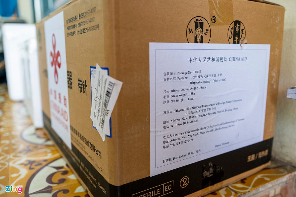 Bộ Y tế phân bổ 500.000 liều vắc xin Sinopharm cho 9 tỉnh phía Bắc, trong đó Quảng Ninh nhận nhiều nhất với 230.000 liều. Đối tượng triển khai tiêm chủng ngay cho người dân sống giáp biên giới Trung Quốc, người có nhu cầu trao đổi, hoạt động thương mại, dịch vụ với Trung Quốc, công dân Trung Quốc sống và làm việc trên địa bàn. Trước đó, TP Hạ Long đã hoàn thành tiêm 7.293 liều vắc xin cho các đối tượng ưu tiên, trong đó có lực lượng tuyến đầu và người lao động trong các KCN.