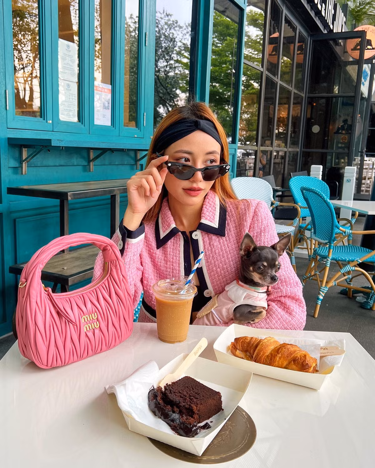 Có mẹ là ‘‘tiếp viên hàng không giàu có bậc nhất Singapore’’ nên từ khi sinh ra, Calista đã nhận được sự quan tâm và chú ý của đông đảo công chúng.